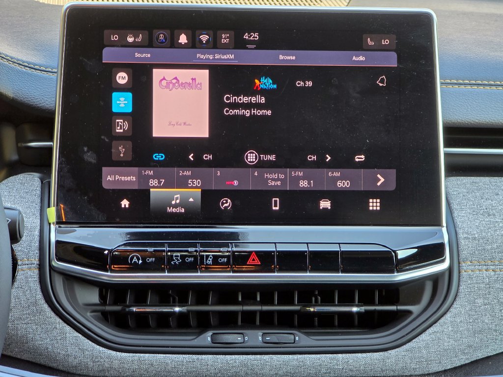 New 2026 Jeep Compass Latitude AWD/4WD image 8