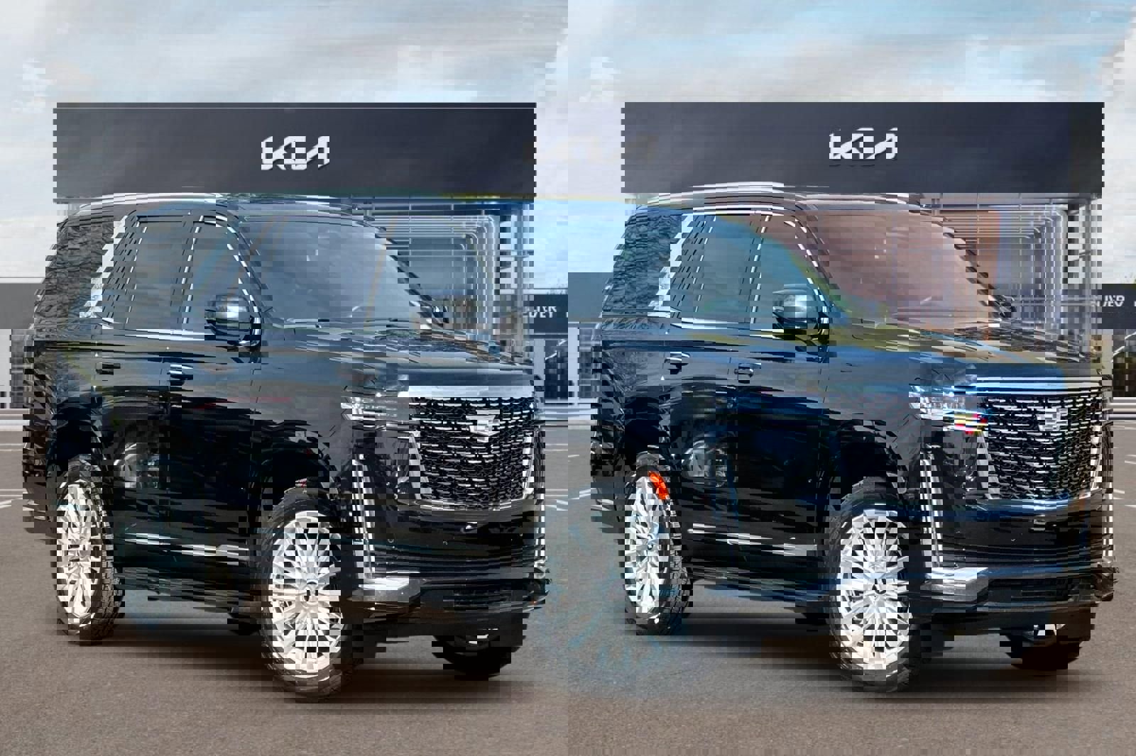 Used 2024 Cadillac Escalade Luxury image 2