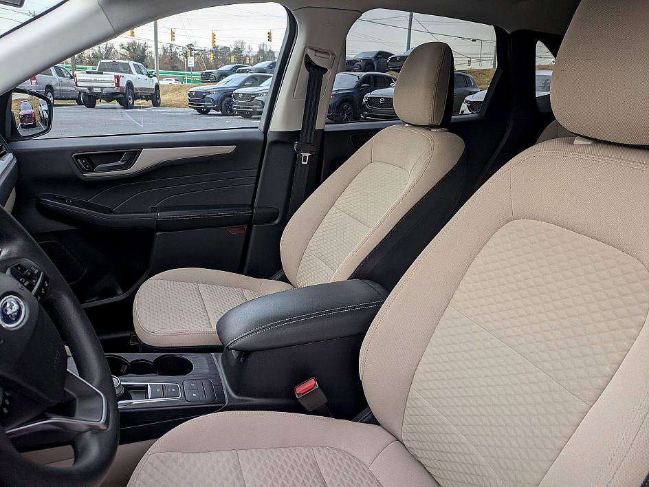 Used 2022 Ford Escape SE image 11