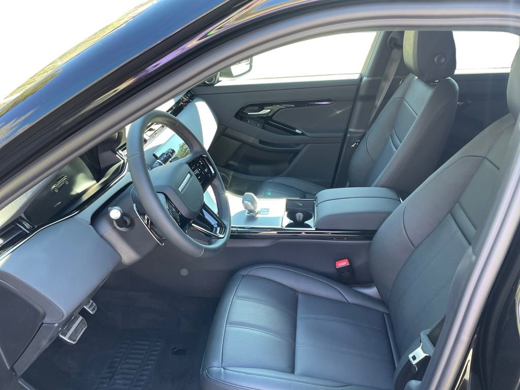 New 2024 Land Rover Range Rover Evoque Dynamic SE image 9