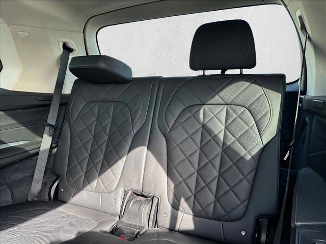 Certified 2023 BMW X7 xDrive40i w/ Climate Comfort Package image 17