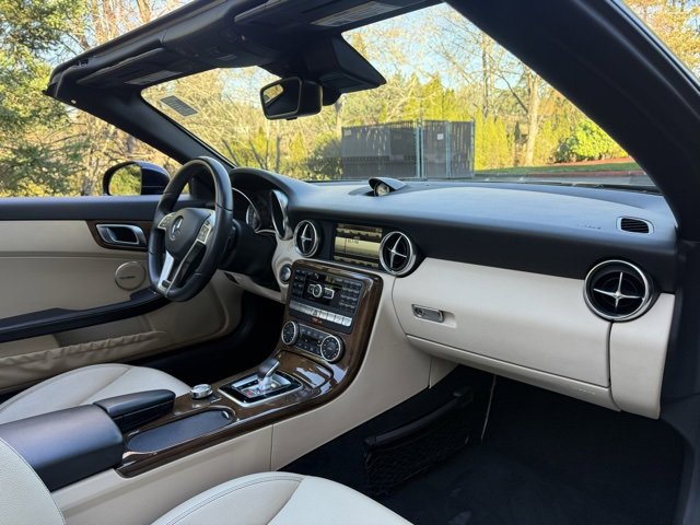 Used 2016 Mercedes-Benz SLK 300 image 29