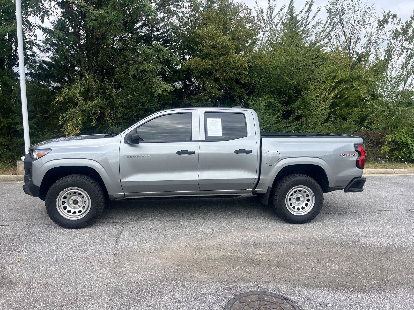 Used 2024 Chevrolet Colorado W/T w/ WT Convenience Package II AWD/4WD image 2