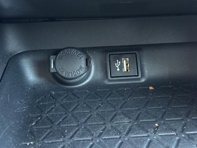 Used 2025 Toyota RAV4 XLE FWD image 22