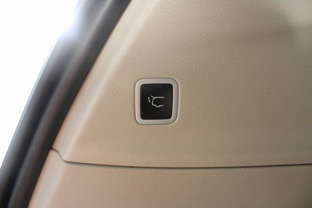 Used 2024 Chrysler Pacifica Select image 20