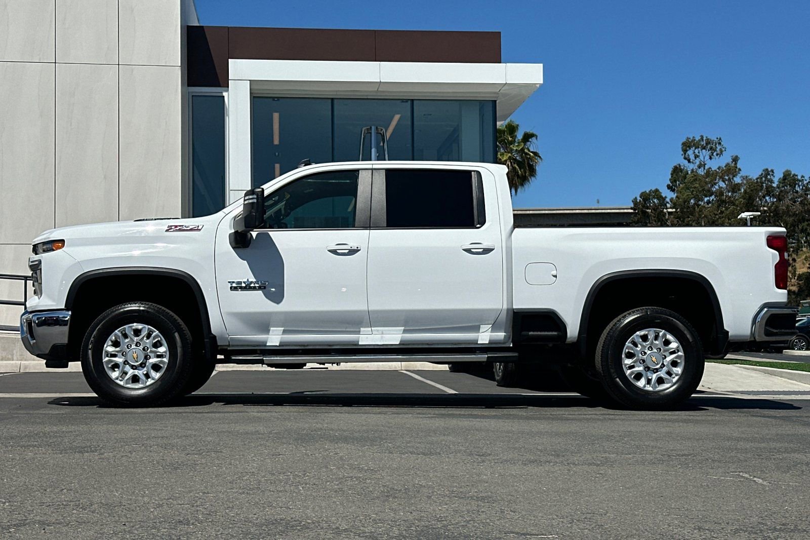 Used 2025 Chevrolet Silverado 2500 LT w/ Texas Edition AWD/4WD image 6