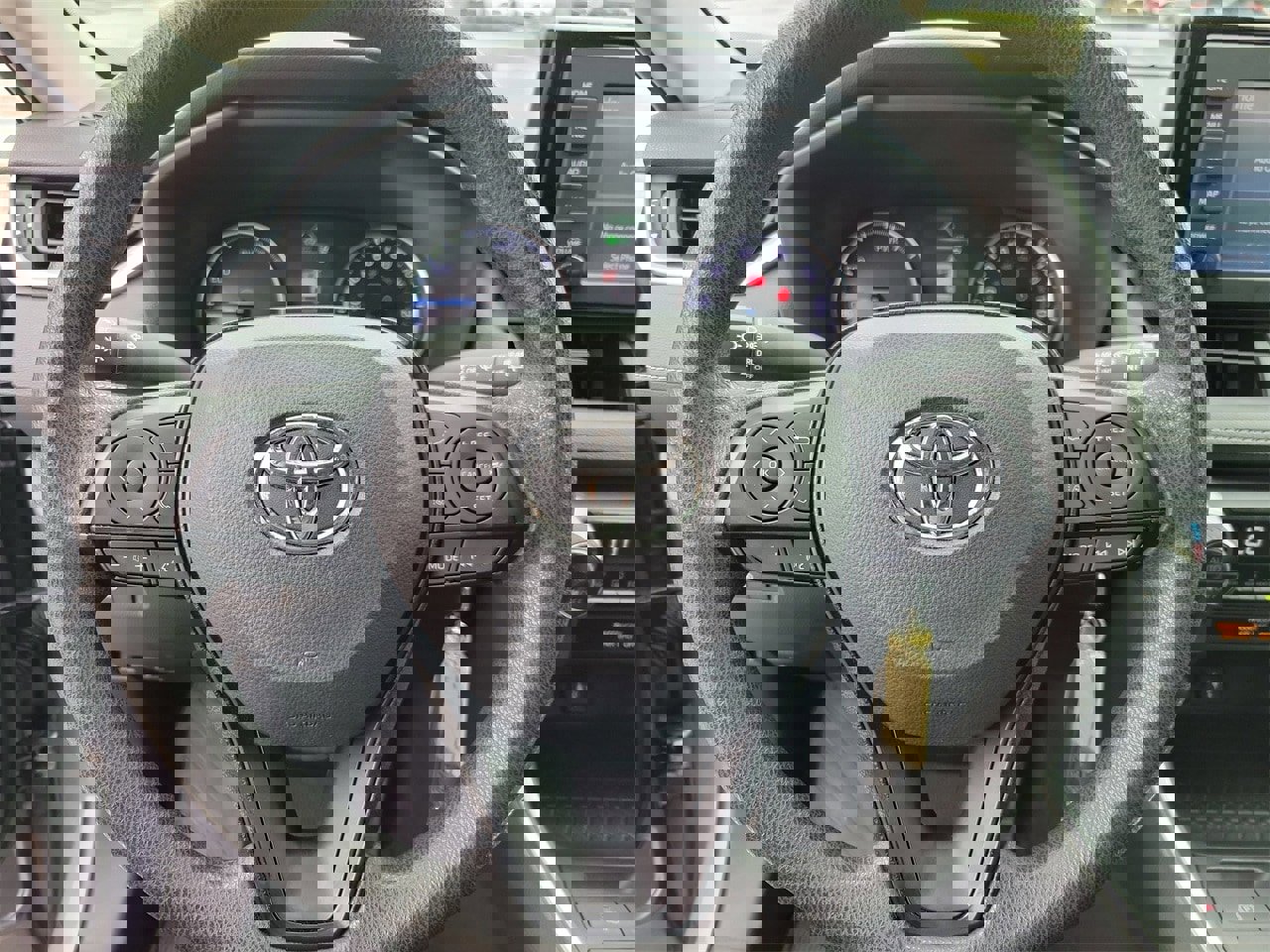 Used 2019 Toyota RAV4 LE image 18