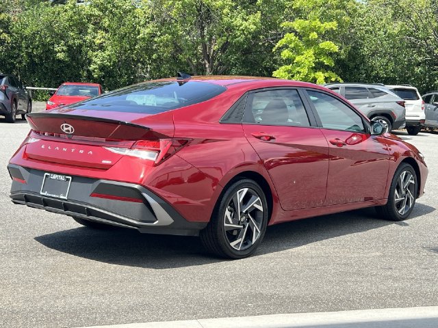 Used 2025 Hyundai Elantra SEL FWD image 13