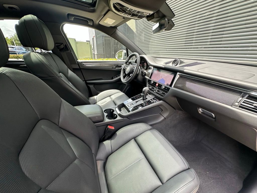 Certified 2026 Porsche Macan Turbo AWD/4WD image 40