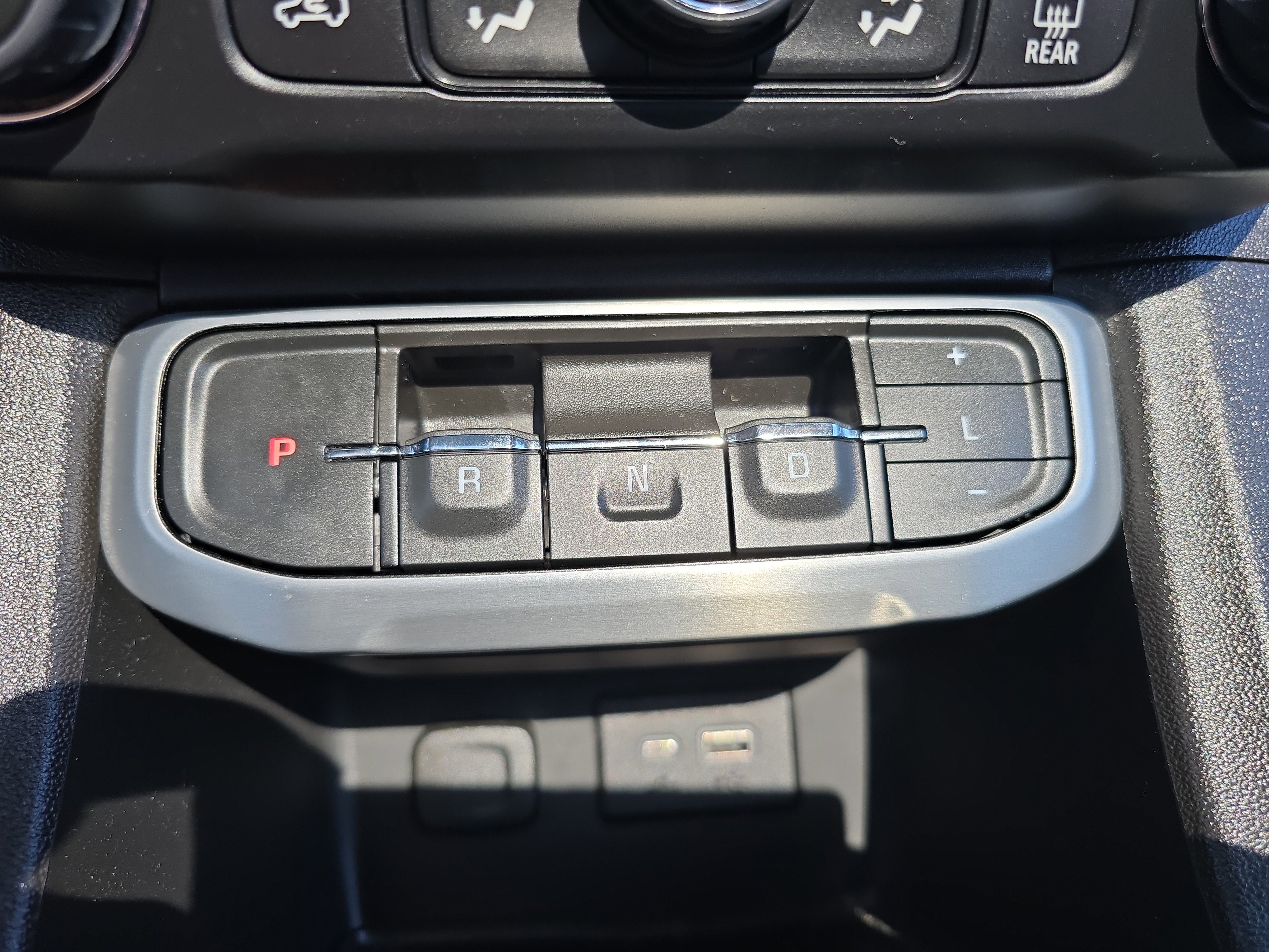 Used 2023 GMC Acadia SLE w/ Driver Convenience Package image 26