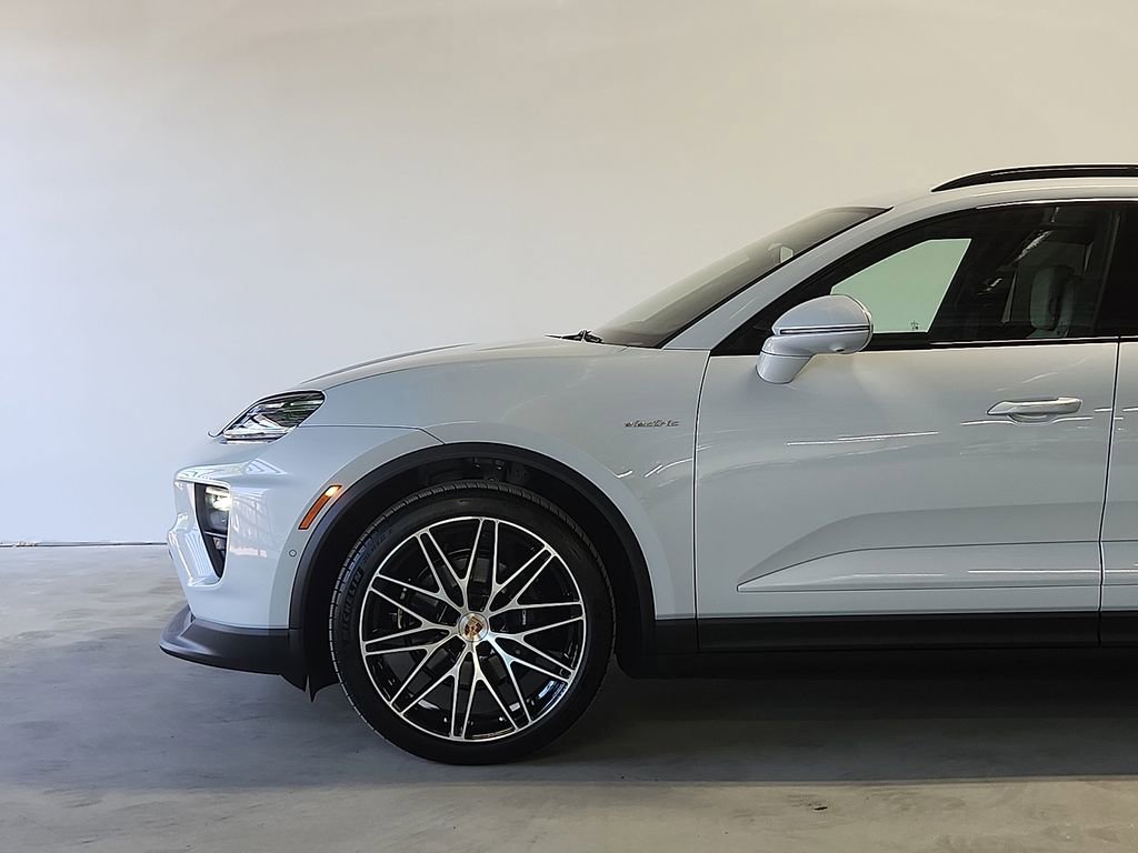 New 2026 Porsche Macan 4 Electric AWD/4WD image 6