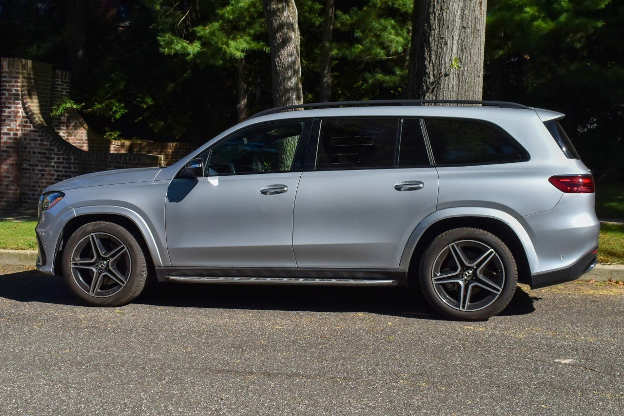 Used 2025 Mercedes-Benz GLS 450 4MATIC w/ AMG Line Exterior image 5
