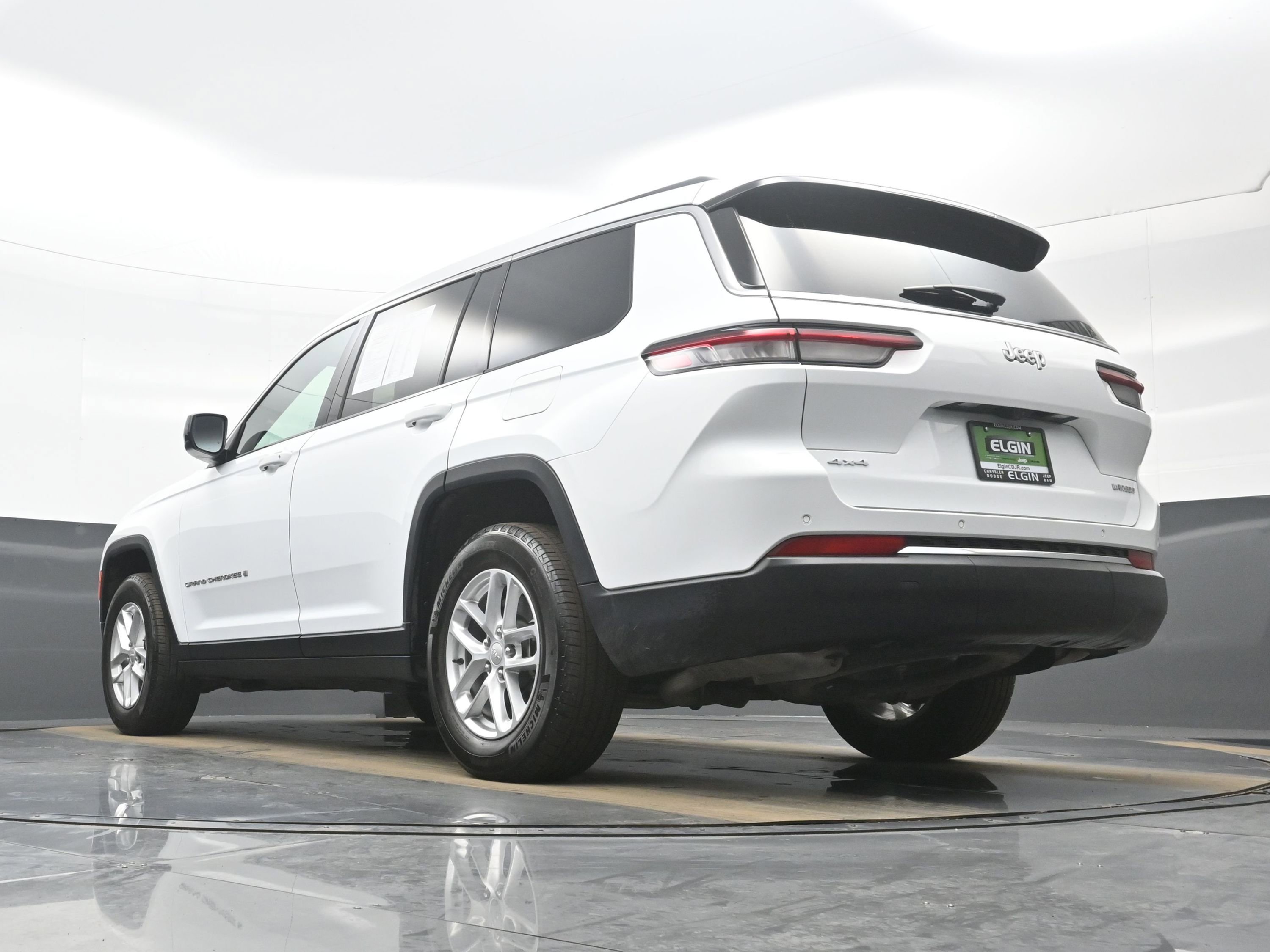 Used 2025 Jeep Grand Cherokee L Laredo w/ Trailer Tow Package image 30