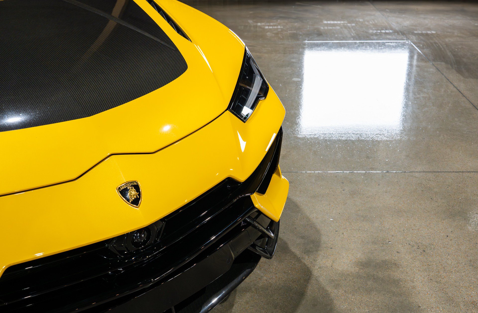 Used 2024 Lamborghini Urus Performante AWD/4WD image 31