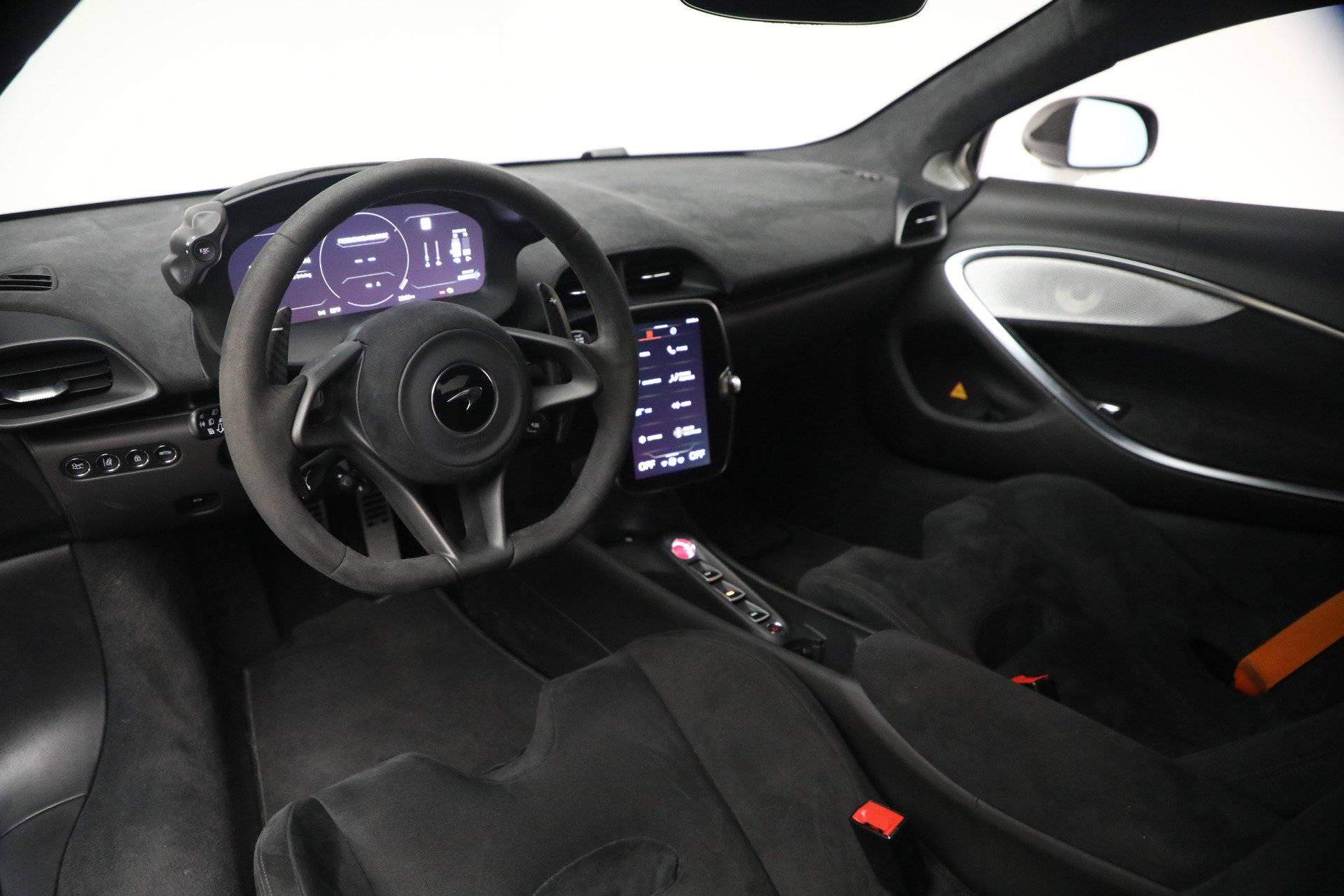 Used 2023 McLaren Artura image 24