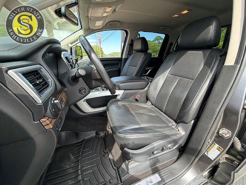 Used 2018 Nissan Titan SL w/ Chrome Package AWD/4WD image 12