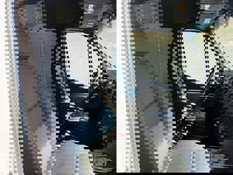 Used 2025 Mercedes-Benz Sprinter 2500 image 8