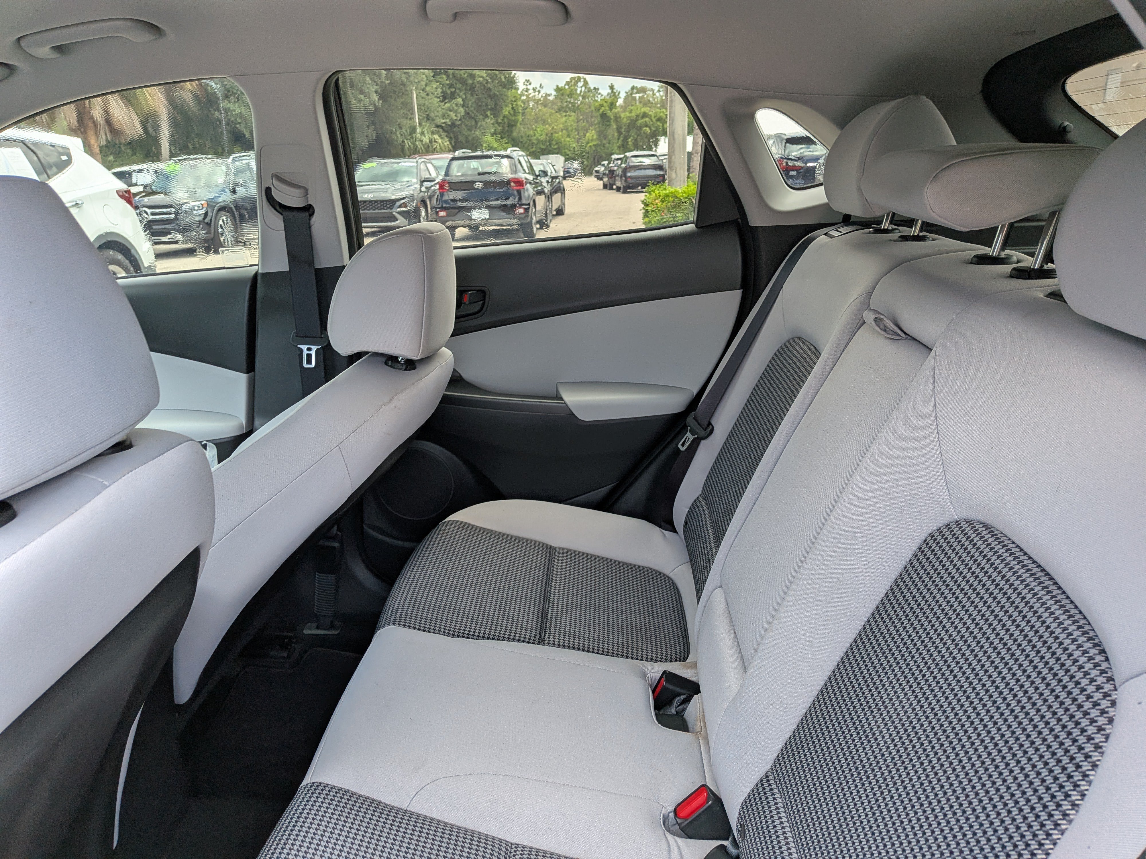 Used 2022 Hyundai Kona SE FWD image 14