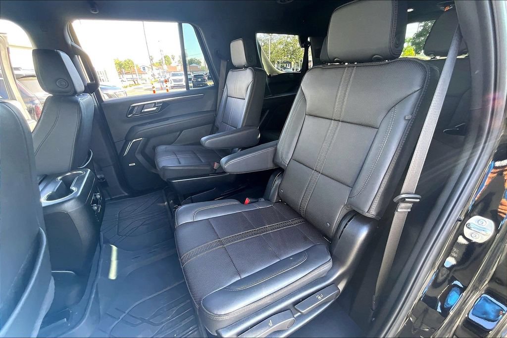 Used 2025 Chevrolet Tahoe High Country AWD/4WD image 19