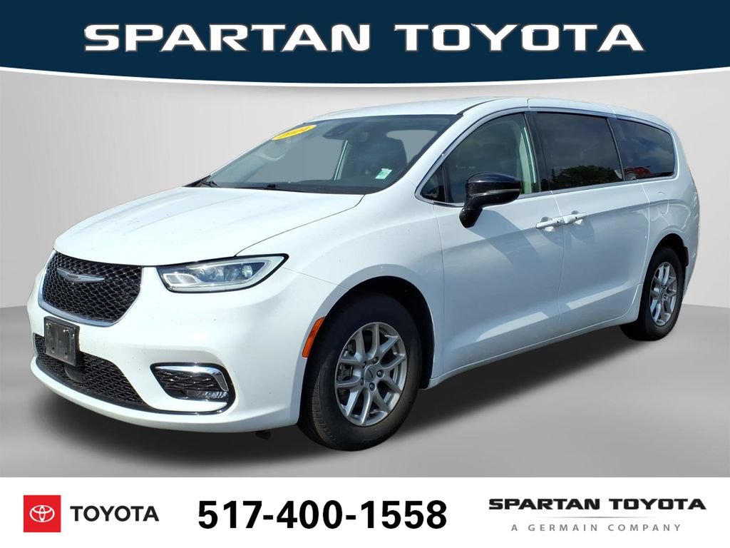 Used 2024 Chrysler Pacifica Touring-L FWD image 1