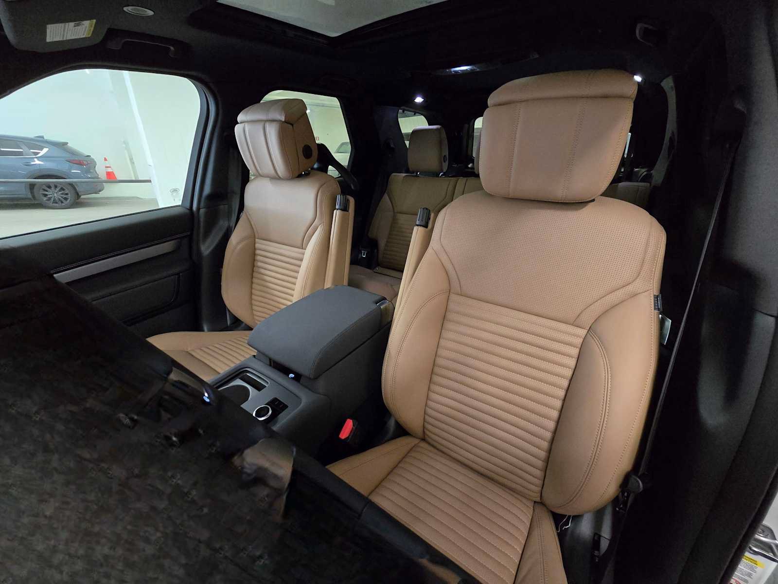 New 2026 Land Rover Discovery Limited Edition AWD/4WD image 23
