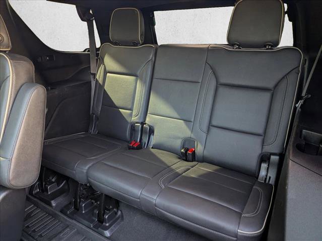 Used 2023 GMC Yukon SLT w/ SLT Premium Package image 23