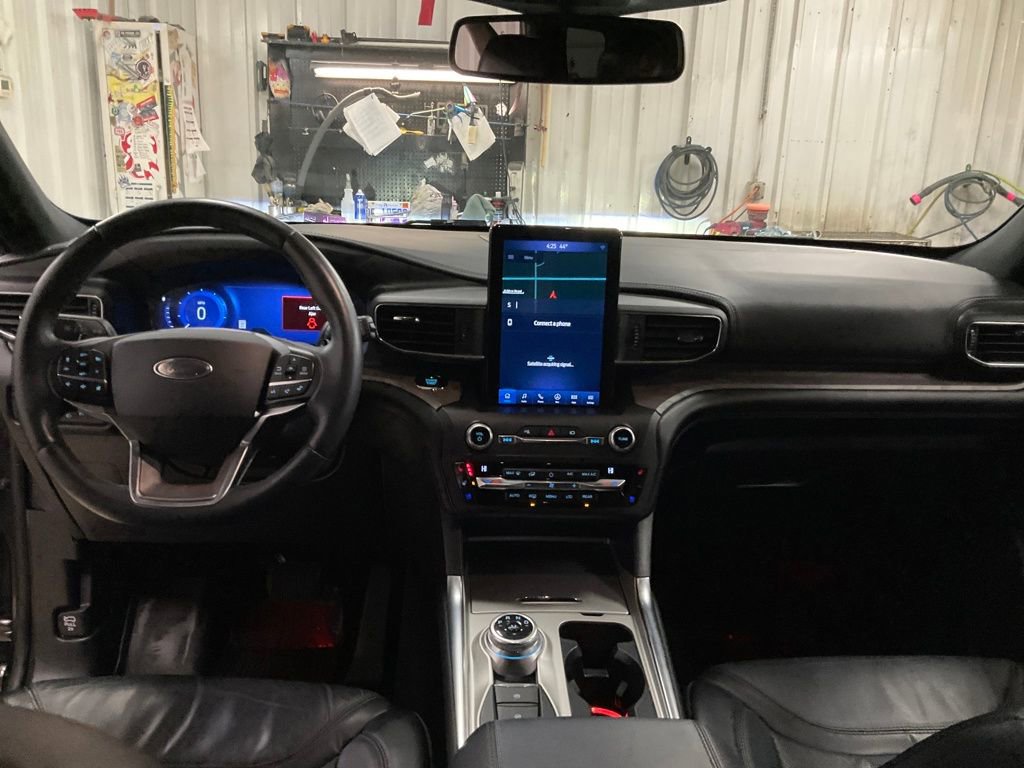 Used 2020 Ford Explorer Platinum w/ Premium Technology Package image 12