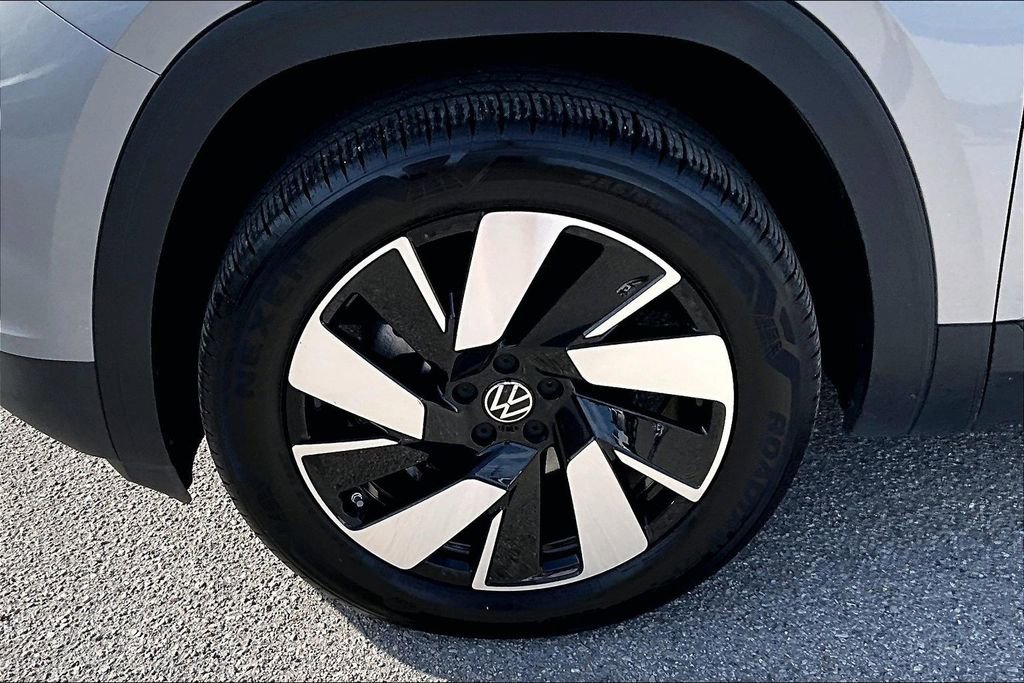 Certified 2025 Volkswagen Atlas Cross Sport SE AWD/4WD image 13