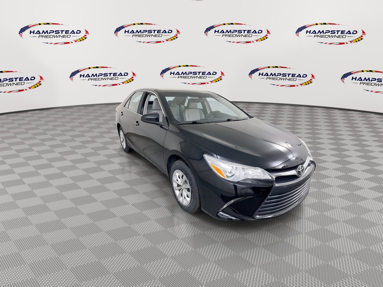 Used 2017 Toyota Camry LE image 2