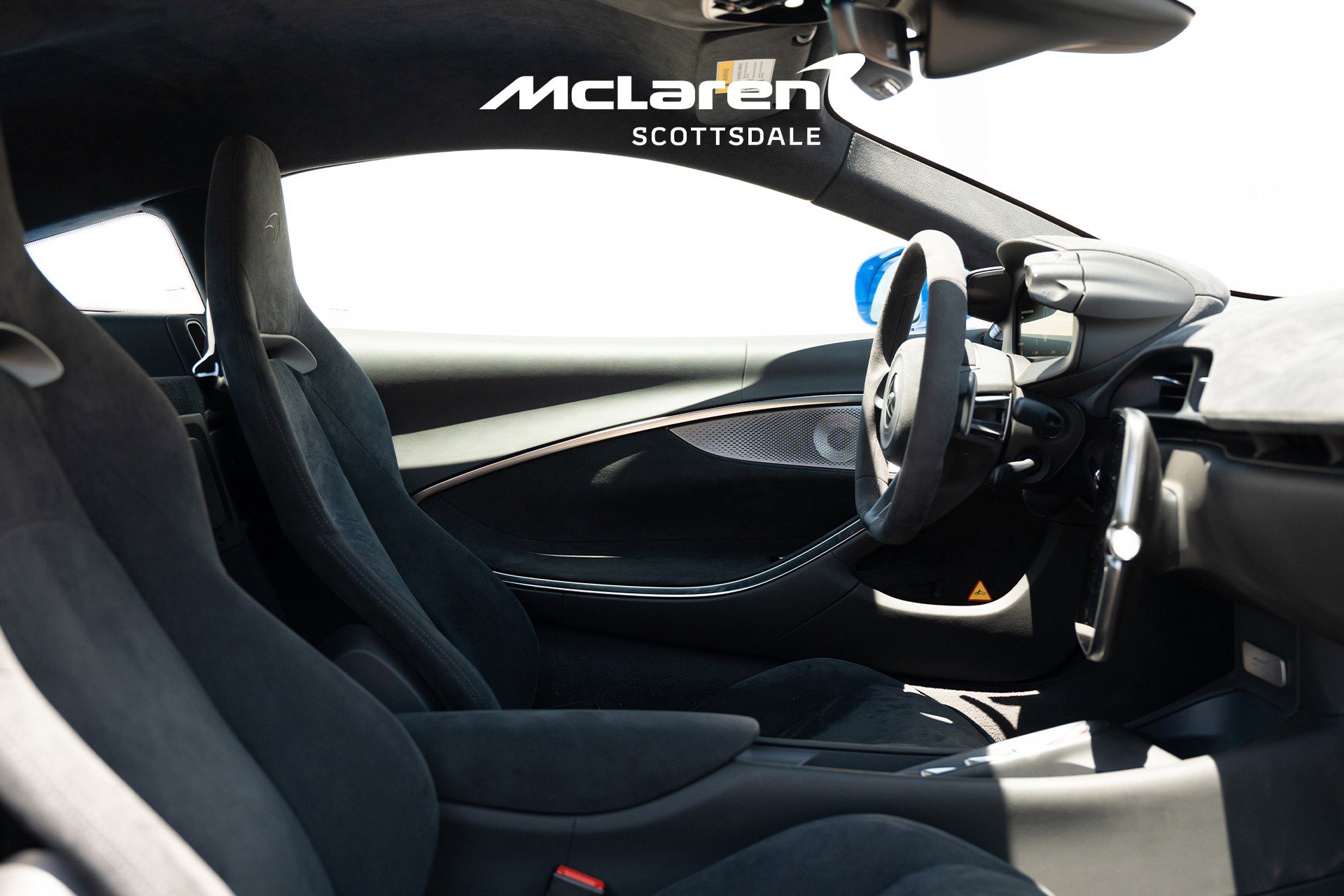 Used 2023 McLaren Artura image 23