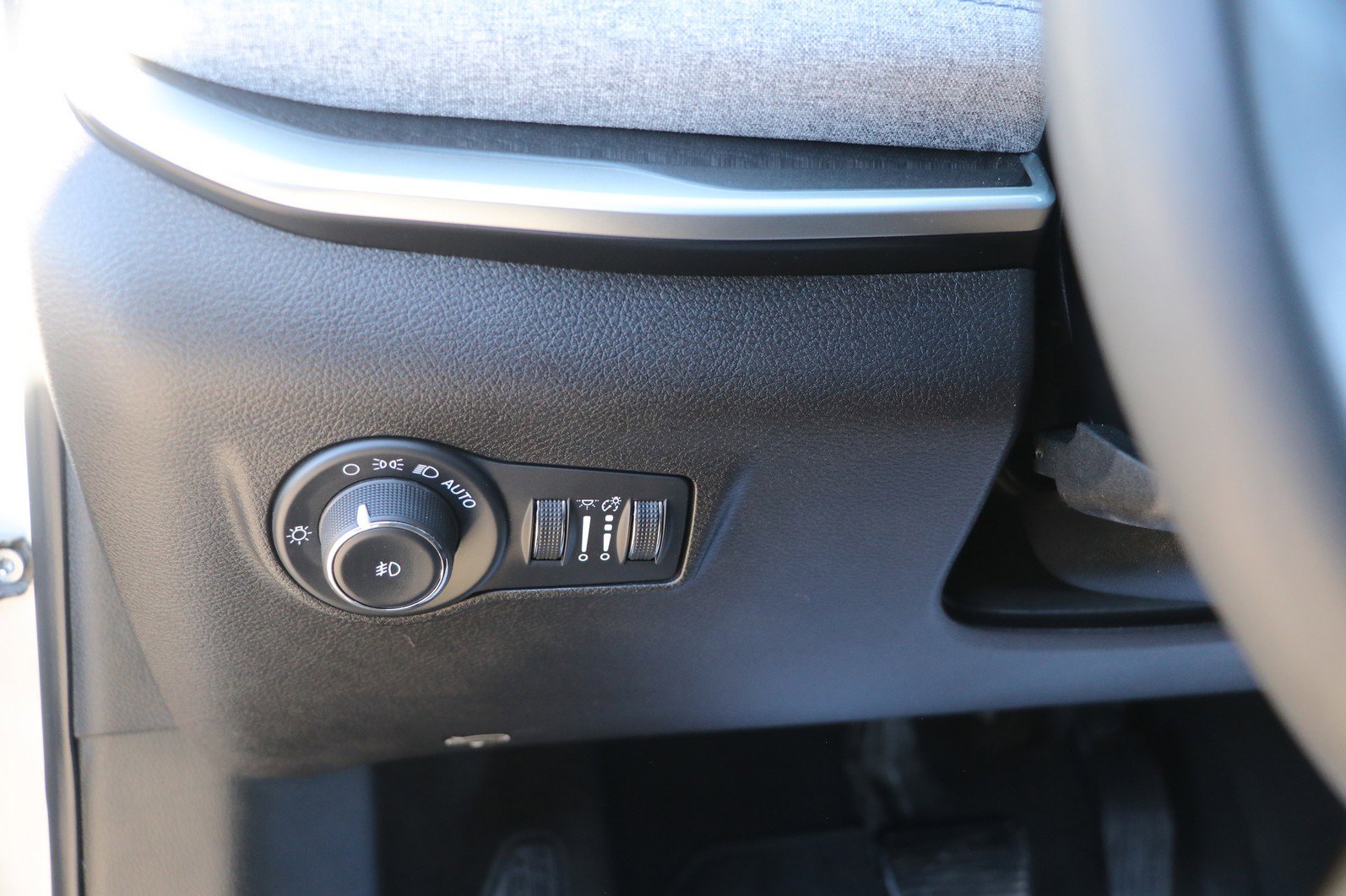 Used 2024 Jeep Compass Latitude image 12