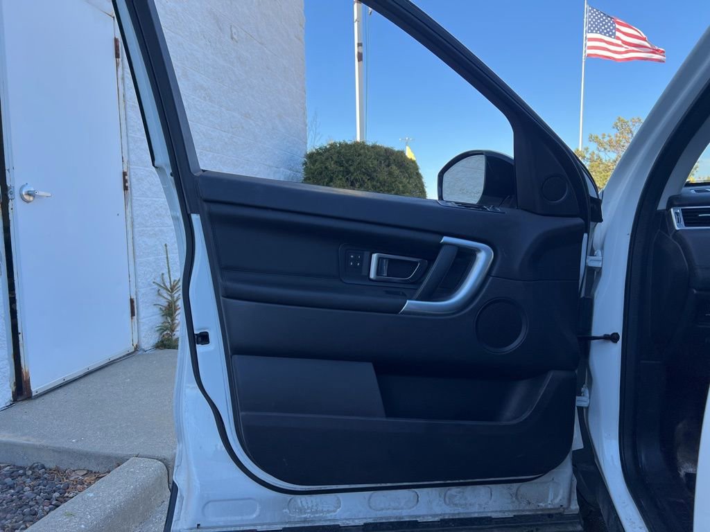 Used 2018 Land Rover Discovery Sport HSE image 8