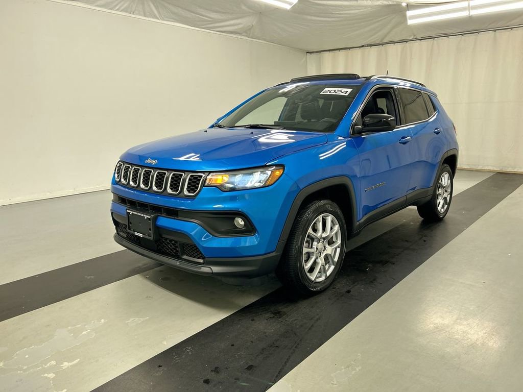 Used 2024 Jeep Compass Latitude w/ Sun and Sound Group image 5