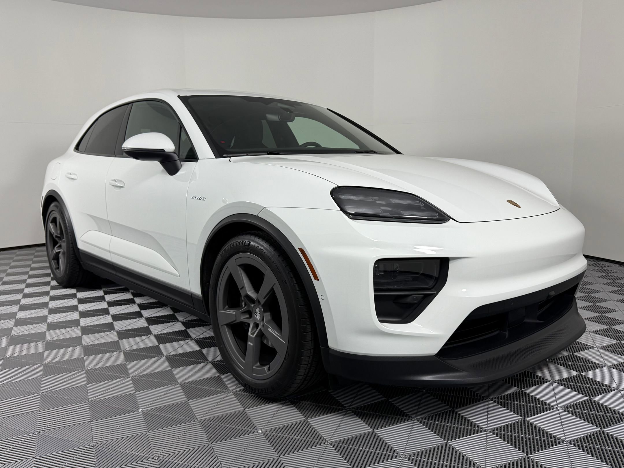 New 2025 Porsche Macan Electric image 7