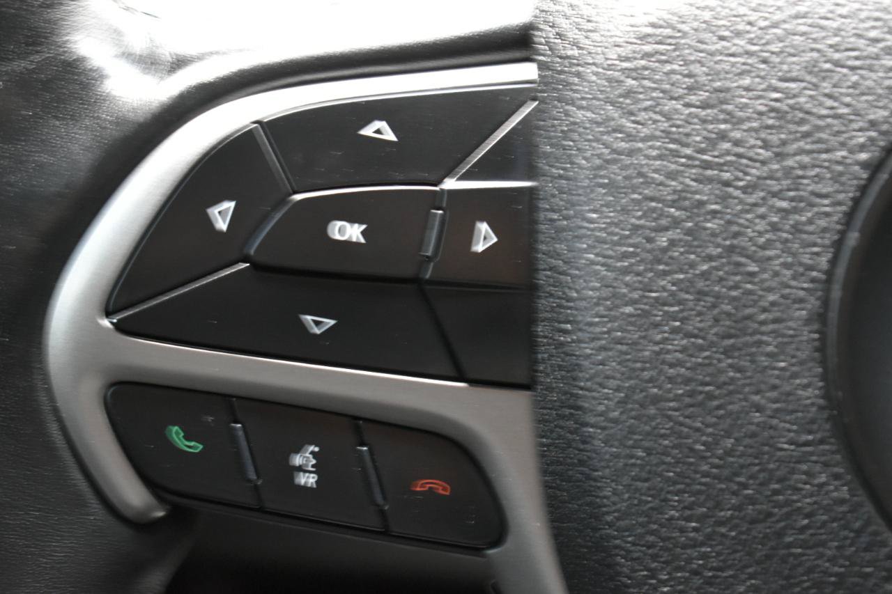 Used 2018 Jeep Grand Cherokee Limited AWD/4WD image 15