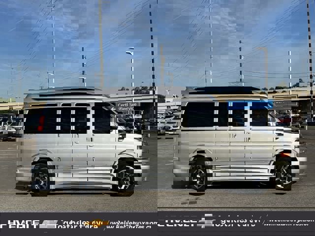 Used 2016 GMC Savana 2500 image 2