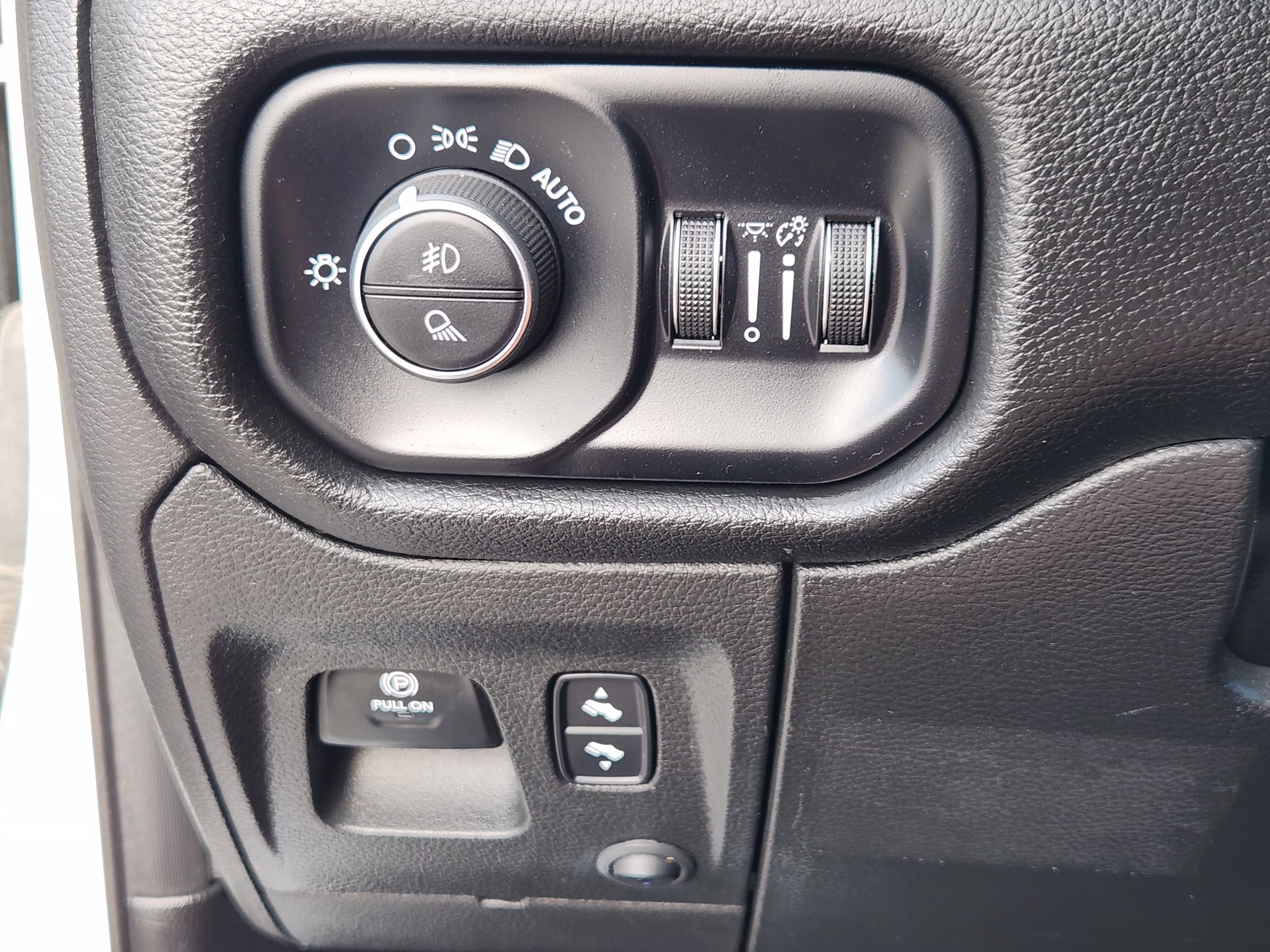 Used 2023 RAM 1500 Laramie AWD/4WD image 25