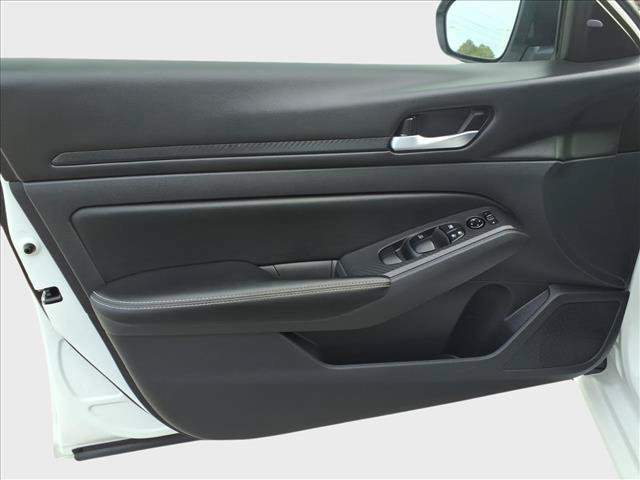 Used 2025 Nissan Altima 2.5 SV AWD/4WD image 14