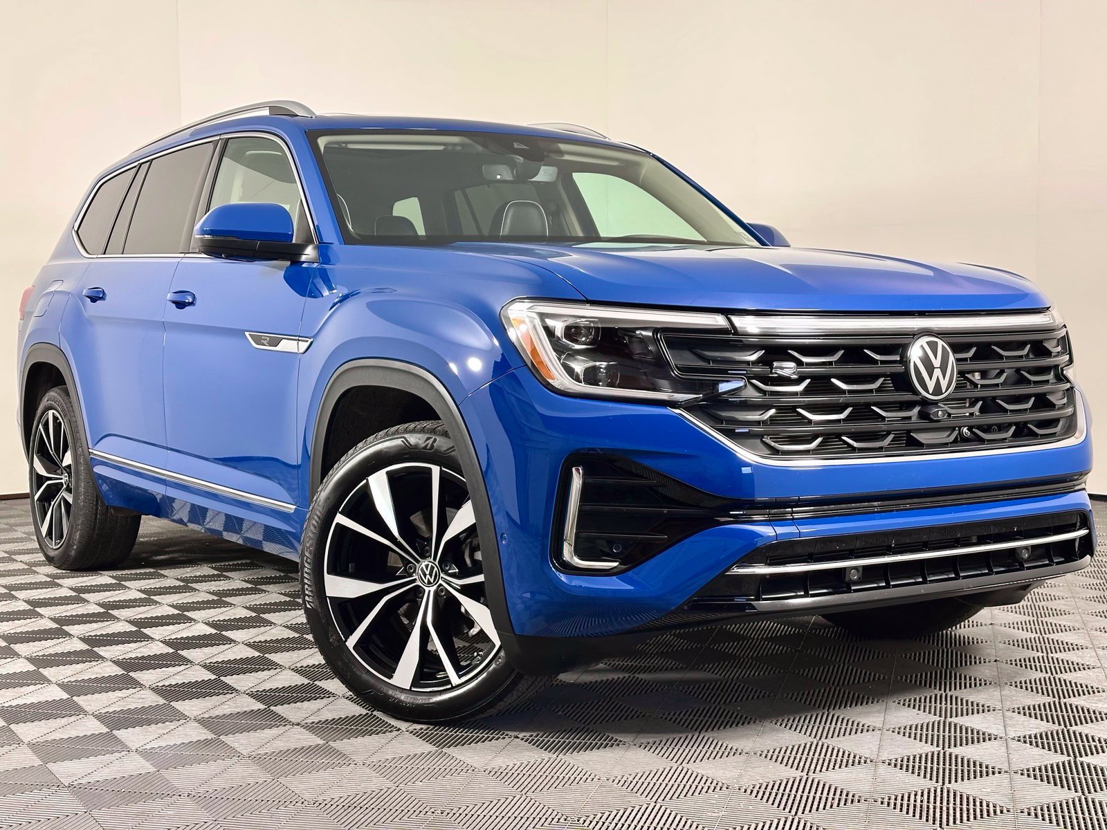 Used 2025 Volkswagen Atlas SEL Premium R-Line