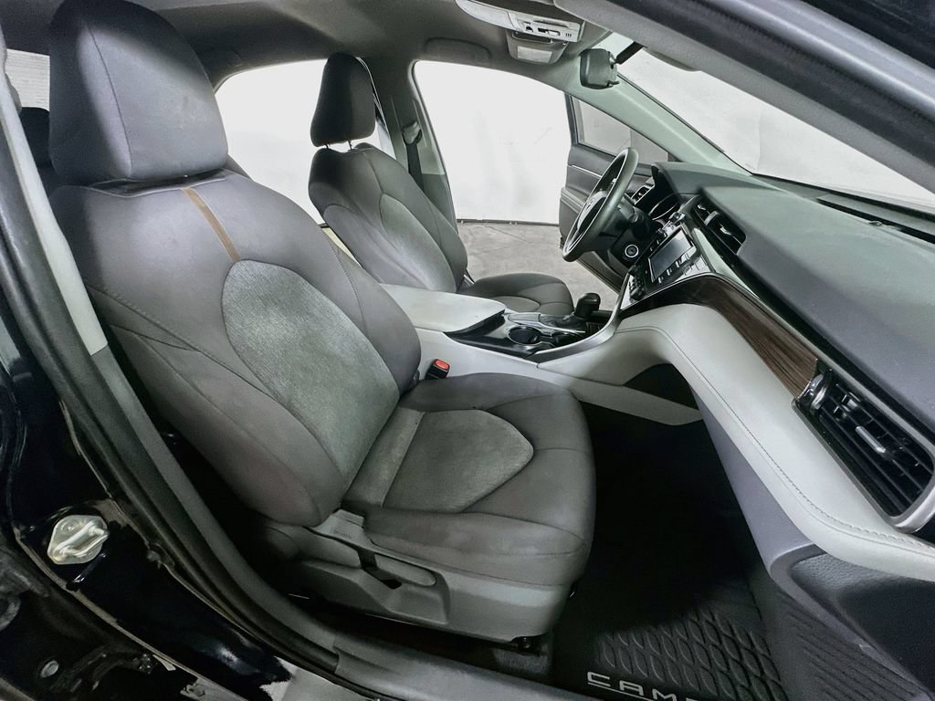 Used 2020 Toyota Camry LE FWD image 12