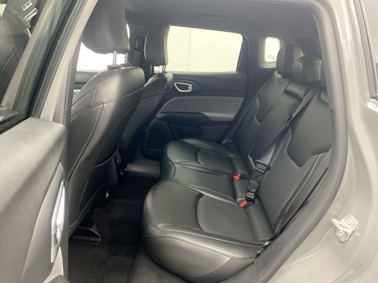 Used 2023 Jeep Compass Latitude AWD/4WD image 23