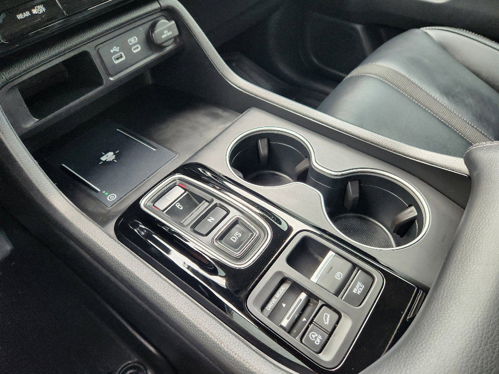 Used 2024 Honda Pilot Touring image 23