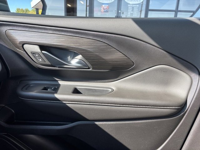 Used 2024 GMC Terrain SLE image 24