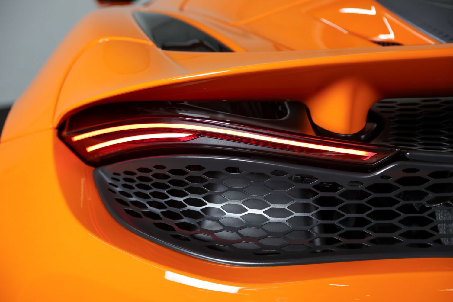 Used 2026 McLaren 750S Spider RWD image 22