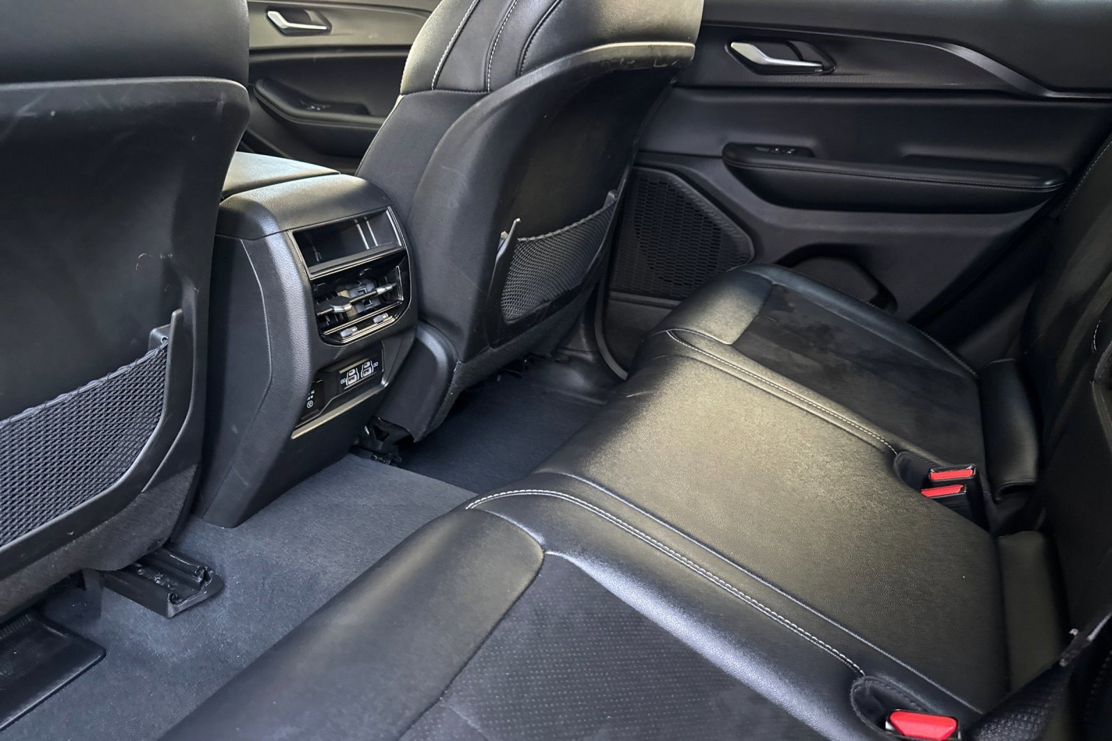 Used 2023 Jeep Grand Cherokee Altitude AWD/4WD image 26