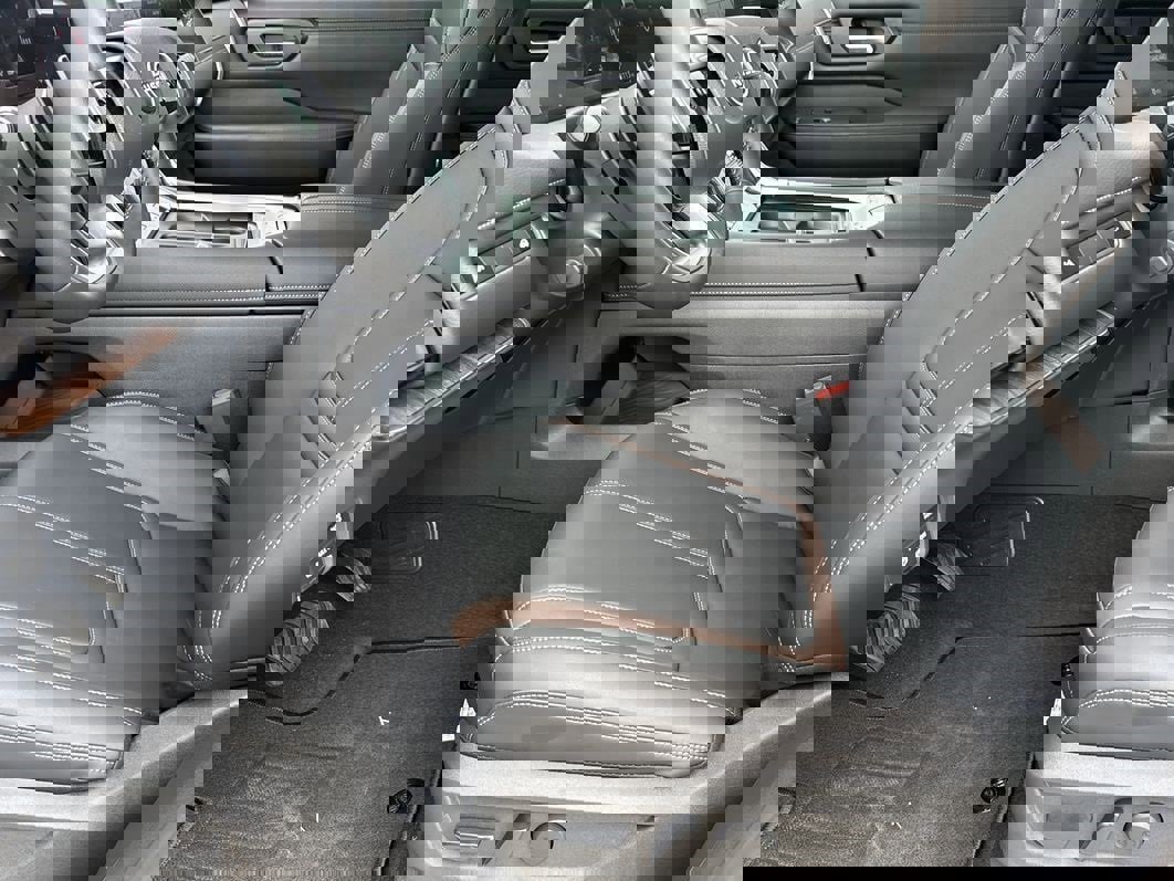 New 2026 Nissan Armada SL w/ Captain's Chari Seat Package image 22