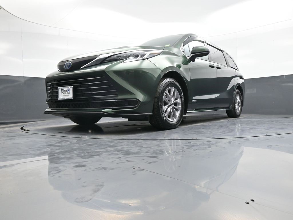 Certified 2021 Toyota Sienna LE image 26