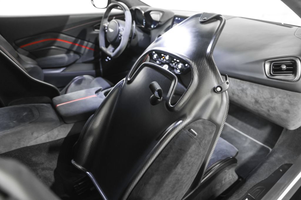 Used 2023 Aston Martin V8 Vantage Coupe RWD image 28