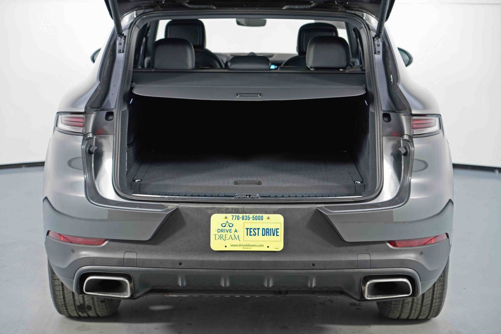 Used 2024 Porsche Cayenne w/ Technology Package image 10