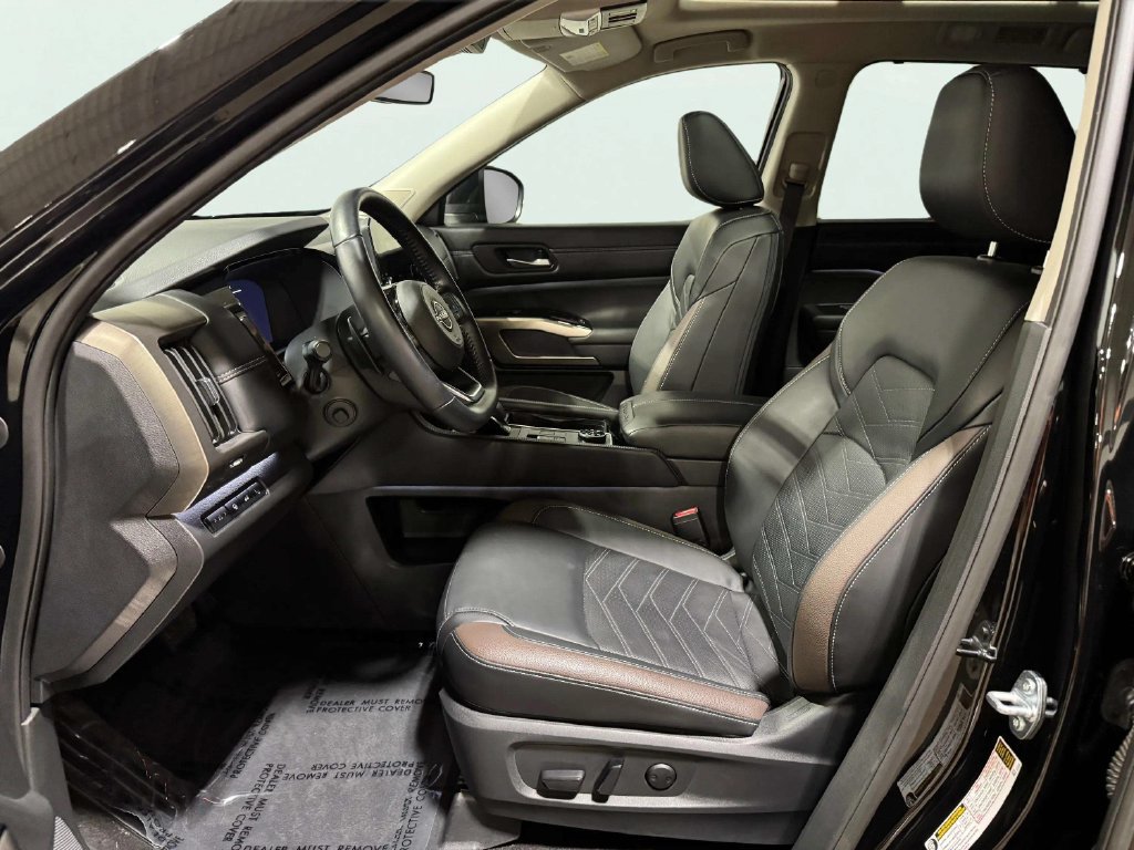 Used 2025 Nissan Pathfinder Platinum AWD/4WD image 23